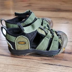 Toddler boy size 7 keen sandals